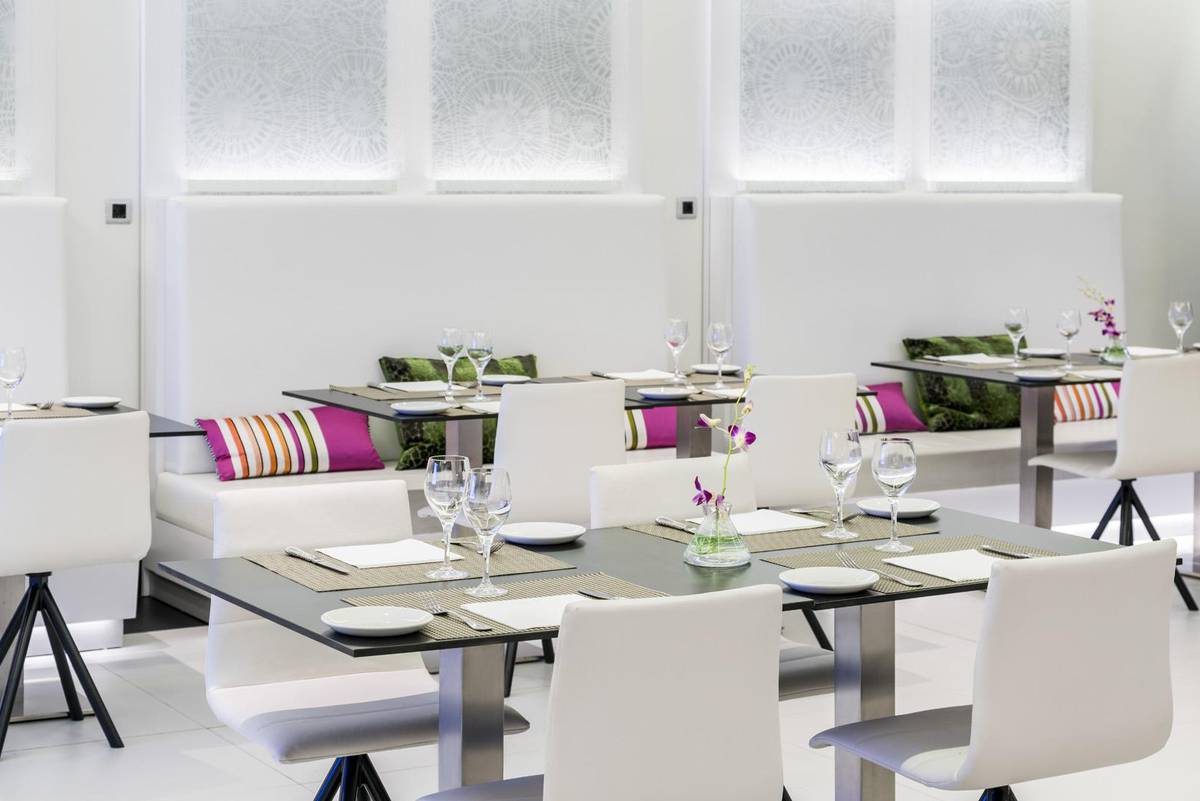 Restaurante-hall ilunion suites madrid Hotel ILUNION Suites Madrid