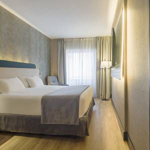 Habitación accesible Hotel ILUNION Suites Madrid