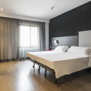 Habitación accesible Hotel ILUNION Suites Madrid