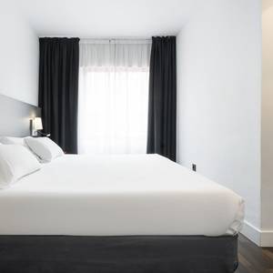 Habitación triple Hotel ILUNION Suites Madrid
