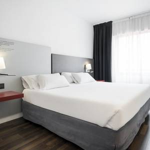 Habitación cuádruple Hotel ILUNION Suites Madrid